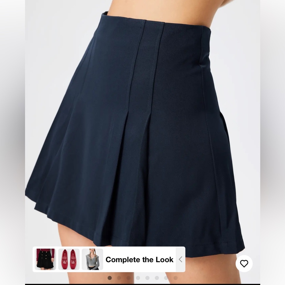 Mid waist pleated mini skirt